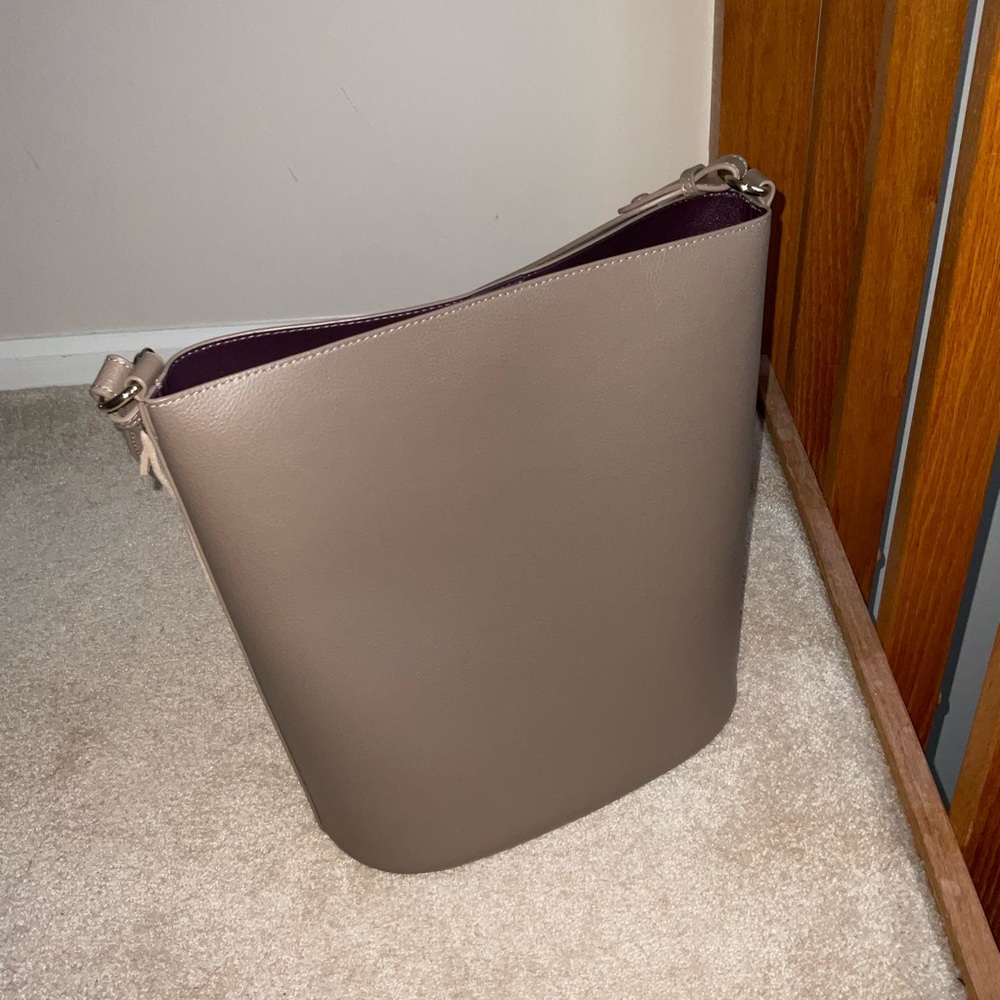Freja tall tote in taupe - Picture 4 of 14